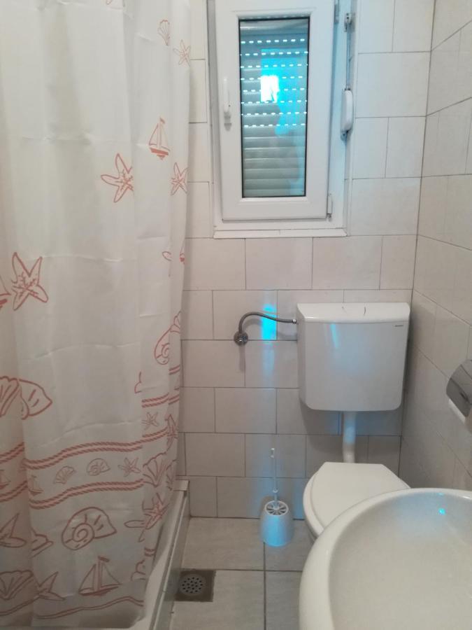 Apartman Volarevic Donji Karin Esterno foto