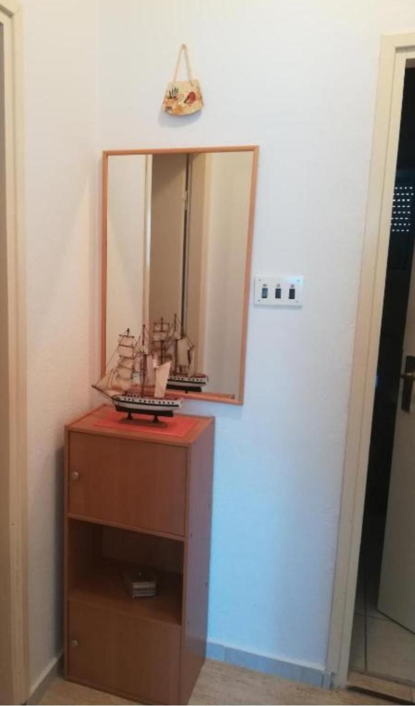 Apartman Volarevic Donji Karin Esterno foto