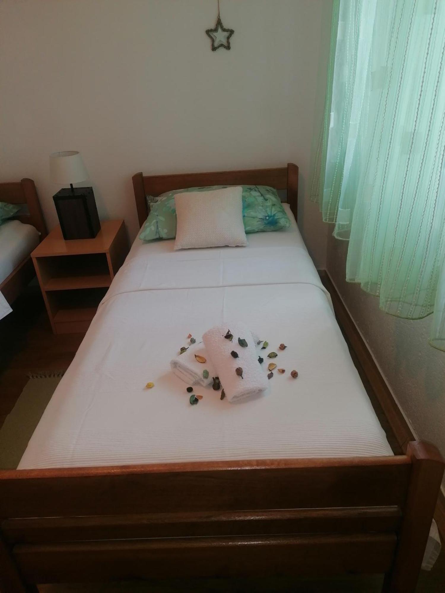 Apartman Volarevic Donji Karin Esterno foto