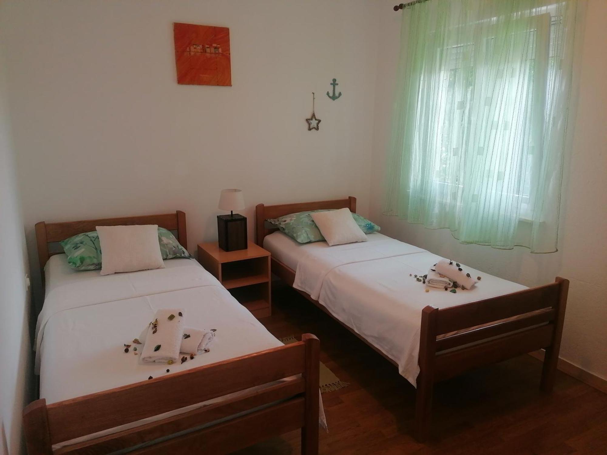 Apartman Volarevic Donji Karin Esterno foto